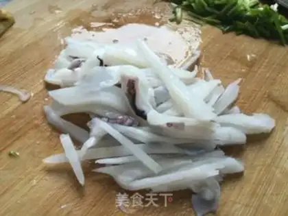 Make Powdery squid corn noodles step 2
