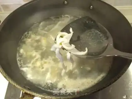 Make Powdery squid corn noodles step 4