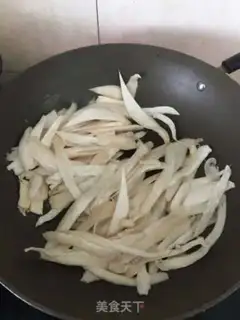 Make Powdery squid corn noodles step 16