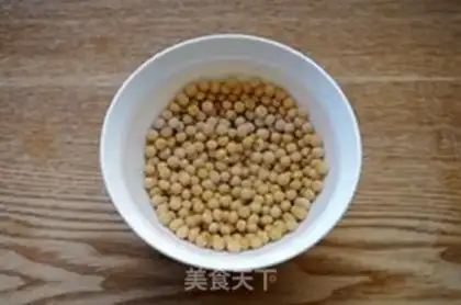 Make Pork bouquet, soybean soup step 1
