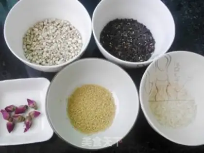 Make Rose rice congee step 0