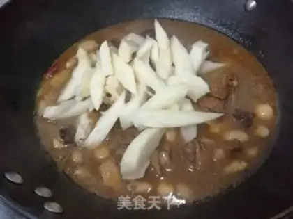 Make Spicy pig elbows and beans step 8
