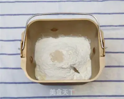 Make Milky three-coloured toast step 1