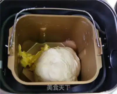 Make Milky three-coloured toast step 3