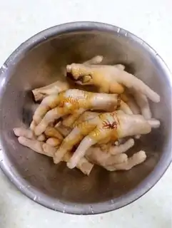 Make The fragrance claw step 3