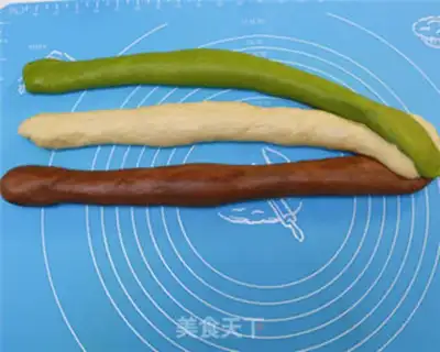 Make Milky three-coloured toast step 7