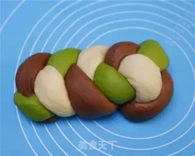 Make Milky three-coloured toast step 8