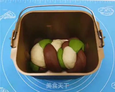 Make Milky three-coloured toast step 9