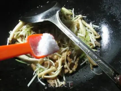 Make Five bouquets of casserole and white mushrooms step 5