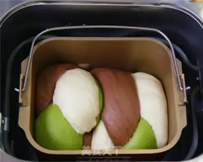 Make Milky three-coloured toast step 10