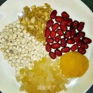 Make The silver spoon of a red date step 0