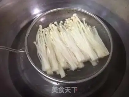 Make Shrimp pins and mushroom bacon rolls step 1