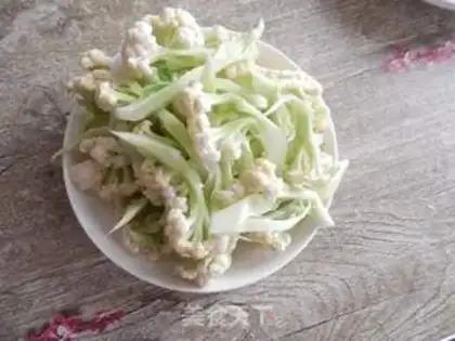 Make Spicy broccoli step 1