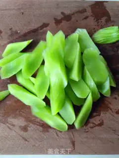 Make Spicy cow leaves step 0