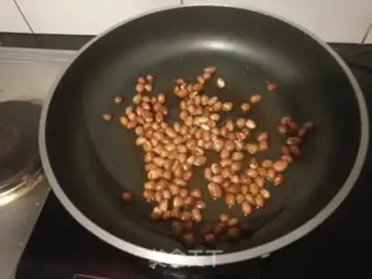 Make Little oil, fried peanut rice step 2
