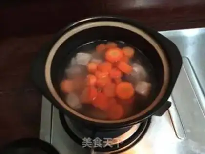 Make lilies, carrot soup step 3