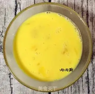 Make Scrambled eggs step 1