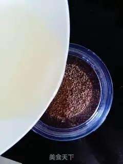 Make Homemade high-calcium sesame sauce step 1