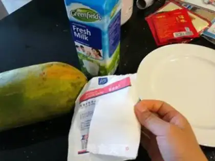 Make The papaya hit the milk step 0