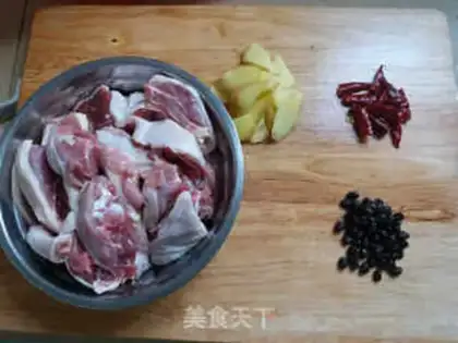 Make A casserole of ginger bean duck step 1
