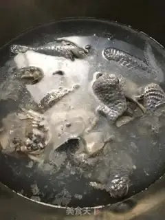 Make Coconut-cracker-cracker soup step 1