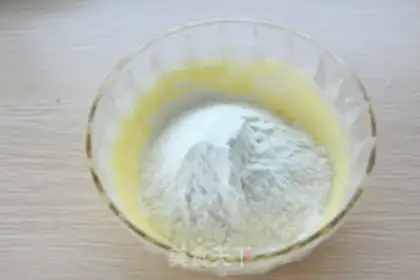 Make Cranberry coconut cheese pie step 2