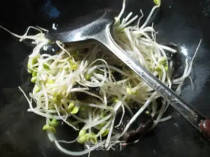 Make Garlic black-mucked soybeans step 1
