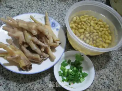 Make Chicken claw soy soup step 0