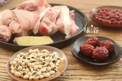 Make Peanut pig feet soup step 0