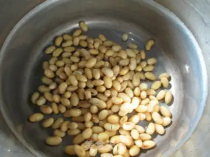 Make Chicken claw soy soup step 1