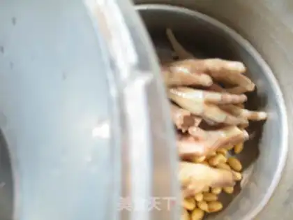Make Chicken claw soy soup step 2