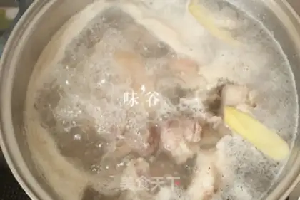 Make Peanut pig feet soup step 2
