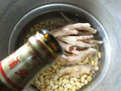 Make Chicken claw soy soup step 3