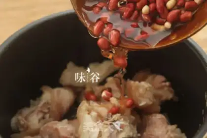 Make Peanut pig feet soup step 3