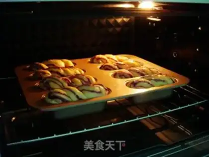 Make Spaghetti bread step 16