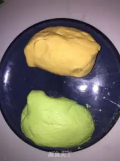 Make The fruit and vegetables are colorful and small step 1