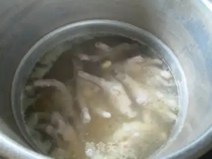 Make Chicken claw soy soup step 5