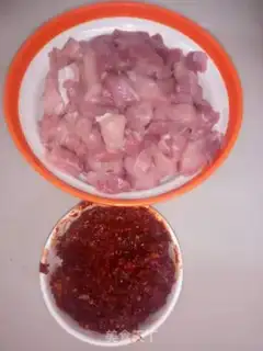 Make Red oil and meat step 0