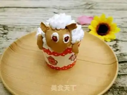 Make Sheep Sean Cupcake step 12