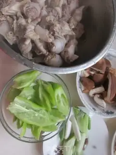 Make A fan-cooked chicken step 1