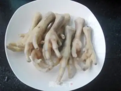 Make Spicy sauce and claws step 1