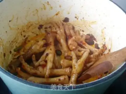 Make Spicy sauce and claws step 4