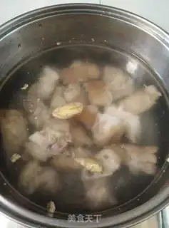 Make Liang, pig hoof soup step 1