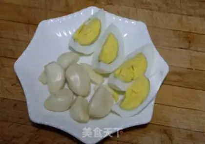 Make Garlic eggs step 1