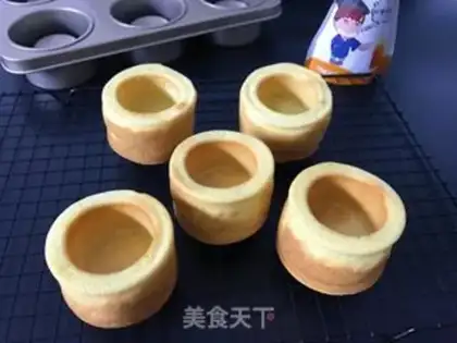 Make Sorcelain cream cake step 4