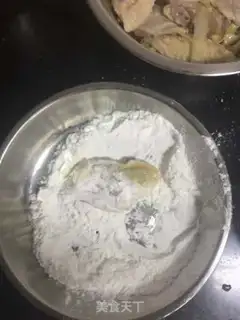 Make Garlic fried chicken wings step 3
