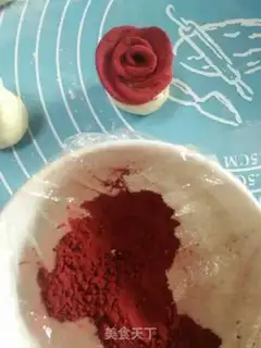 Make Rose buns step 3