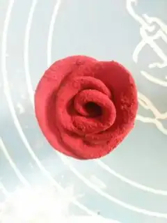 Make Rose buns step 4
