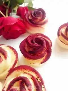 Make Rose buns step 6