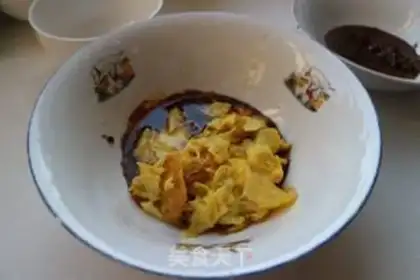 Make Spicy egg noodles step 3